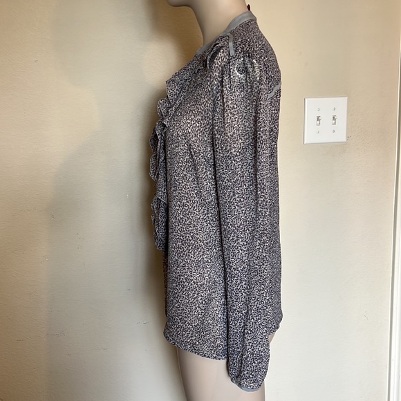Tory Burch Silk Leopard Print Ruffle Front
Blouse, size 2 womens - Picture 7 of 12